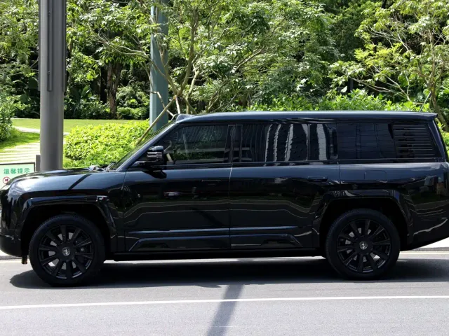 BYD U8L — Фото автомобиля 3