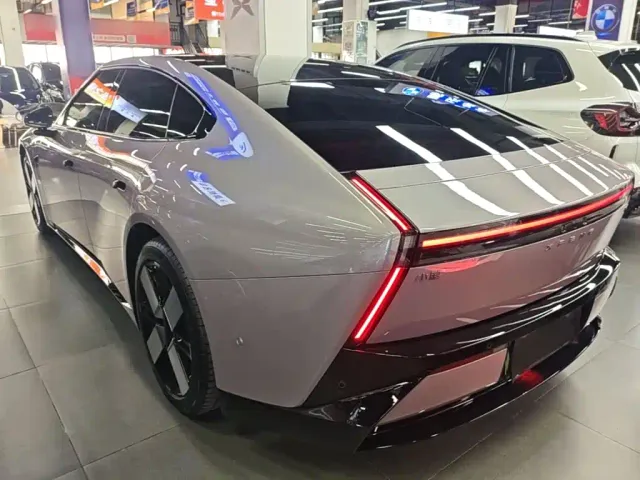 Xpeng P7 — Фото автомобиля 4