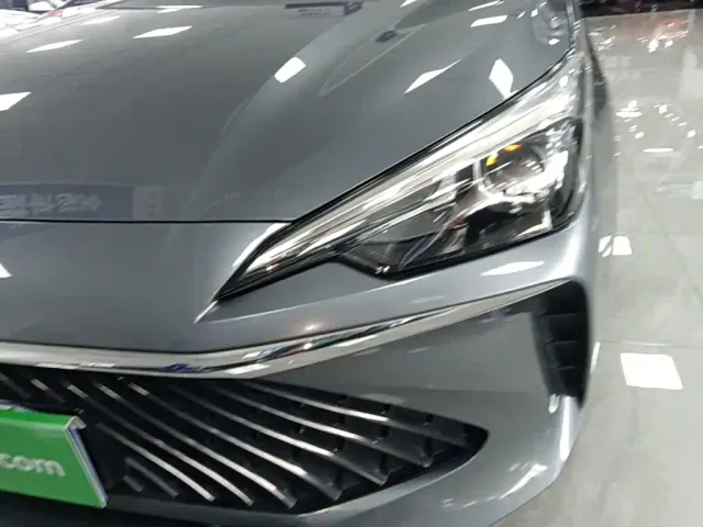 Roewe i5 — Фото автомобиля 23