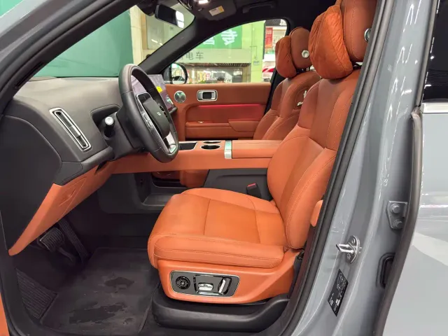Li Auto L8 — Фото автомобиля 14