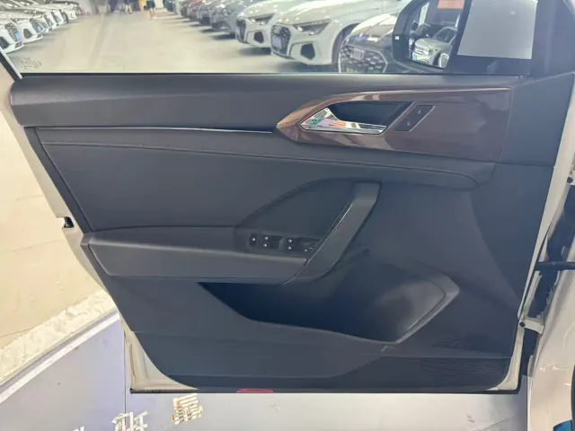 Volkswagen Tharu — Фото автомобиля 11