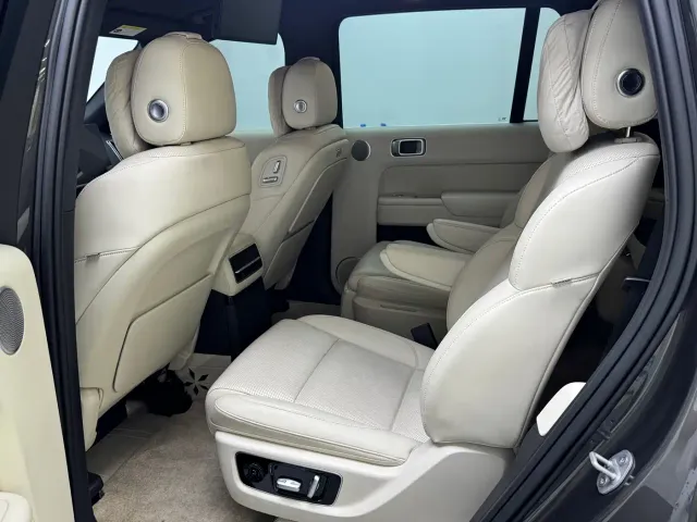 Li Auto L9 — Фото автомобиля 10