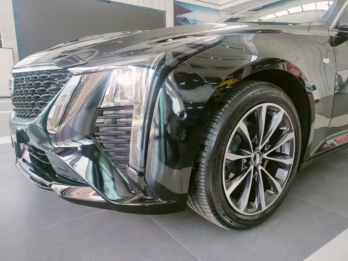 Cadillac Cadillac CT5 2025 Model 28T Urban Sport Edition — Фото автомобиля 2