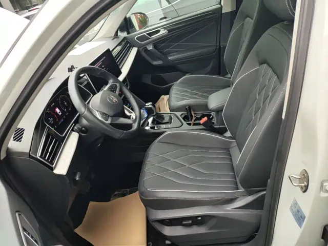 Volkswagen Tiguan L — Фото автомобиля 14