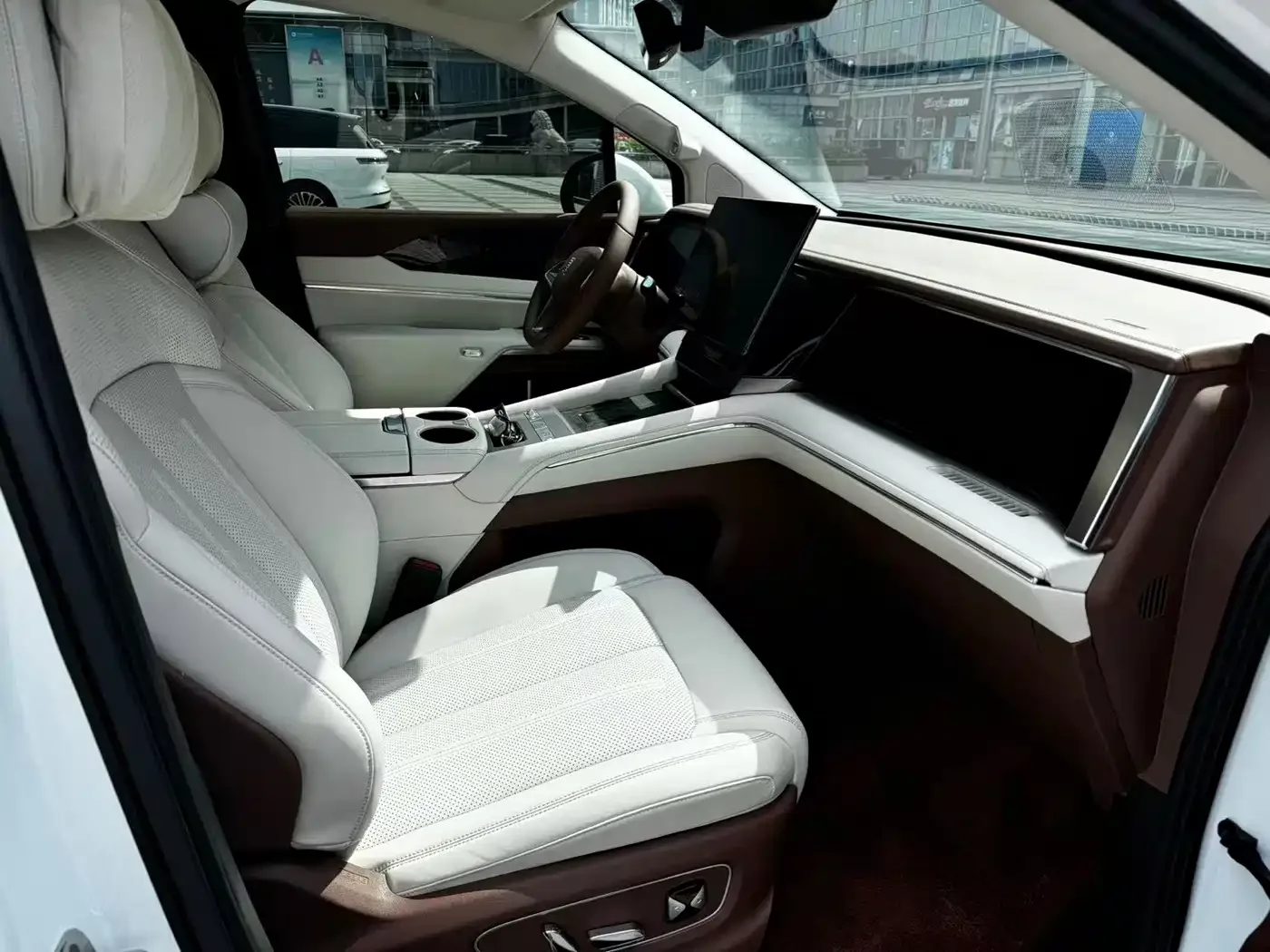 BYD Xia 2025 DM-i 1.5T 180km Excellence — Фото автомобиля 8