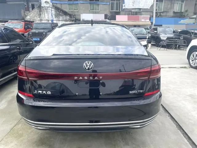 Volkswagen Passat — Фото автомобиля 12