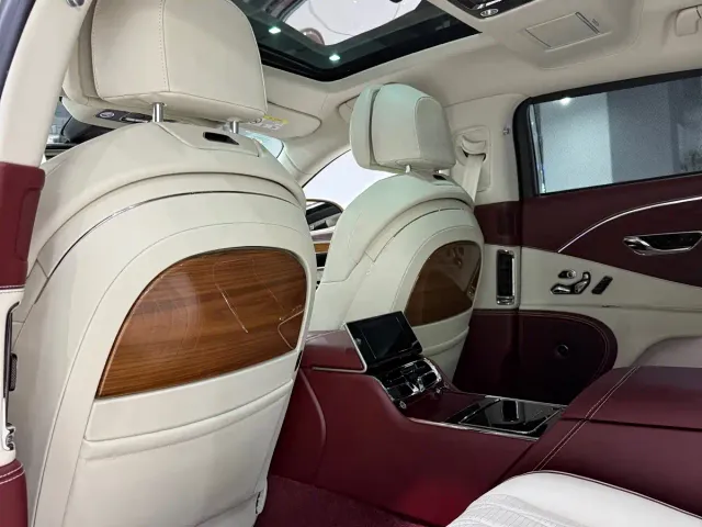 Bentley Flying Spur — Фото автомобиля 12
