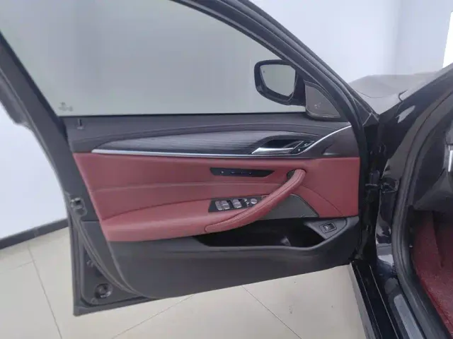 BMW 5 Series — Фото автомобиля 7