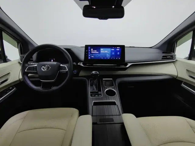 Toyota Sienna — Фото автомобиля 5