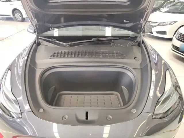 Tesla Model Y — Фото автомобиля 19