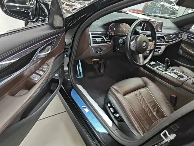 BMW 7 Series — Фото автомобиля 15