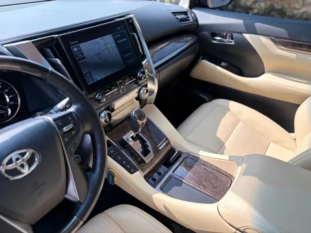 Toyota Alphard — Фото автомобиля 8