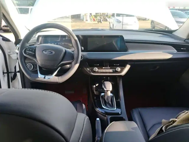 Ford Escort — Фото автомобиля 9