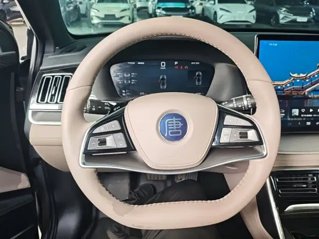 BYD Tang — Фото автомобиля 10