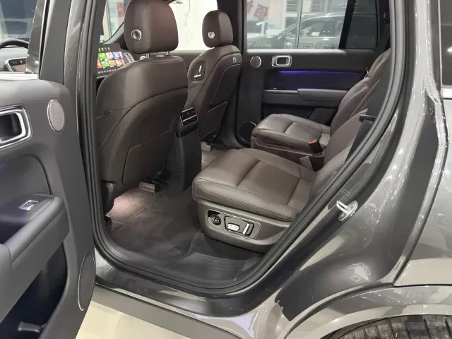 Li Auto L9 — Фото автомобиля 6