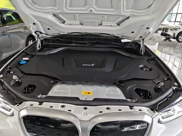 BMW iX3 — Фото автомобиля 19