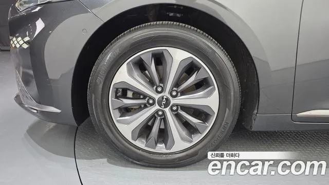 Kia K8 Hybrid — Фото автомобиля 5