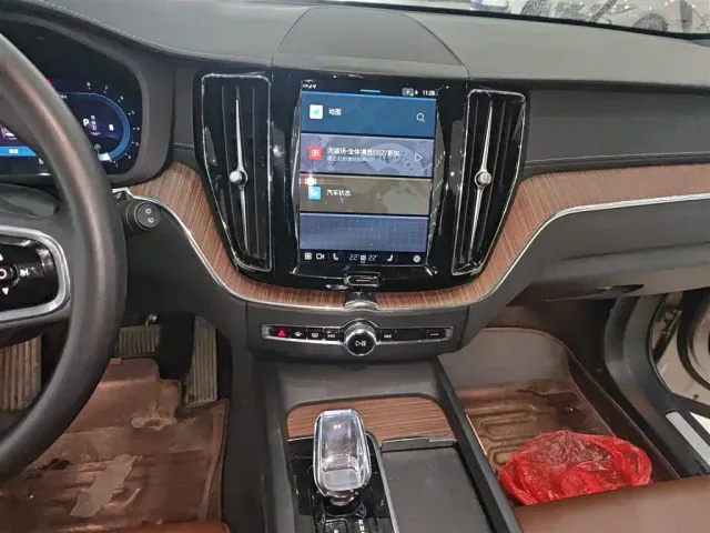 Volvo XC60 — Фото автомобиля 12