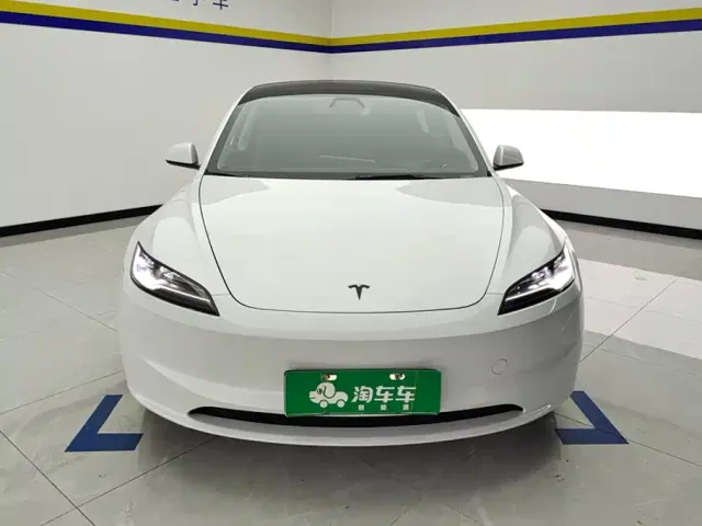 Tesla Model 3 — Фото автомобиля 2