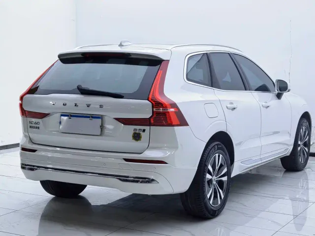 Volvo XC60 — Фото автомобиля 7