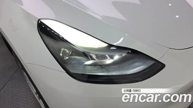 Tesla Model Y — Фото автомобиля 21