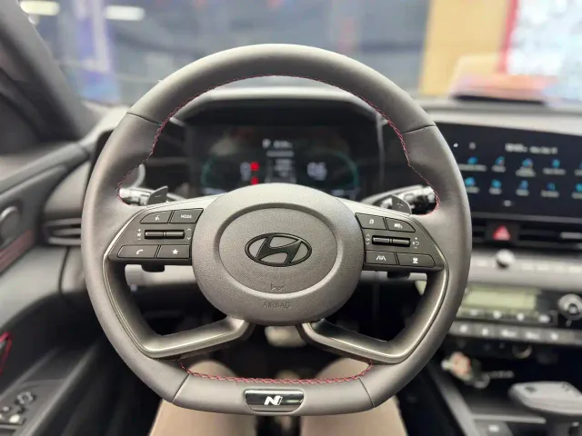 Hyundai Elantra — Фото автомобиля 12