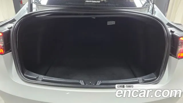 Tesla Model 3 — Фото автомобиля 17