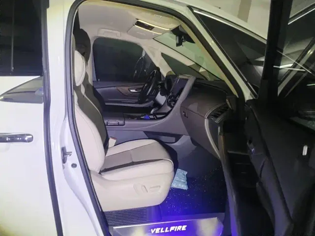 Toyota Vellfire — Фото автомобиля 4