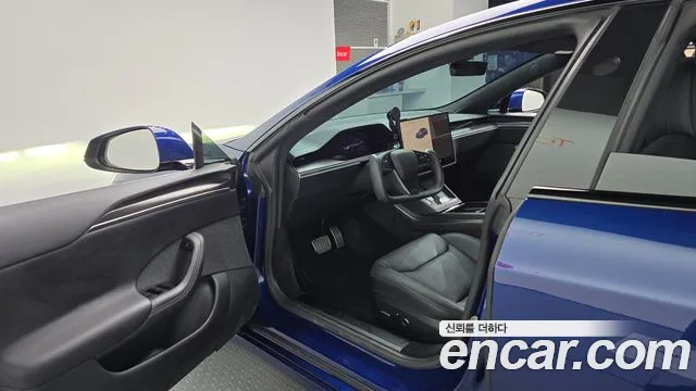 Tesla Model S — Фото автомобиля 9