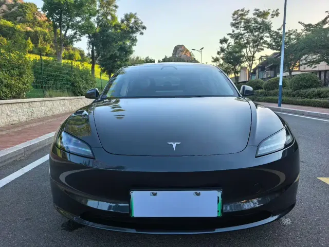 Tesla Model 3 — Фото автомобиля 2