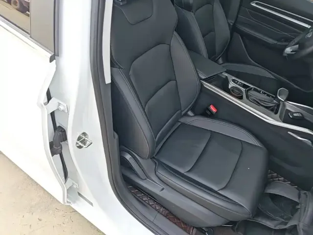 Geely Emgrand — Фото автомобиля 24