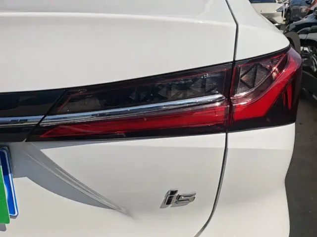Roewe i5 — Фото автомобиля 7