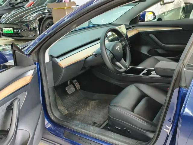 Tesla Model 3 — Фото автомобиля 7