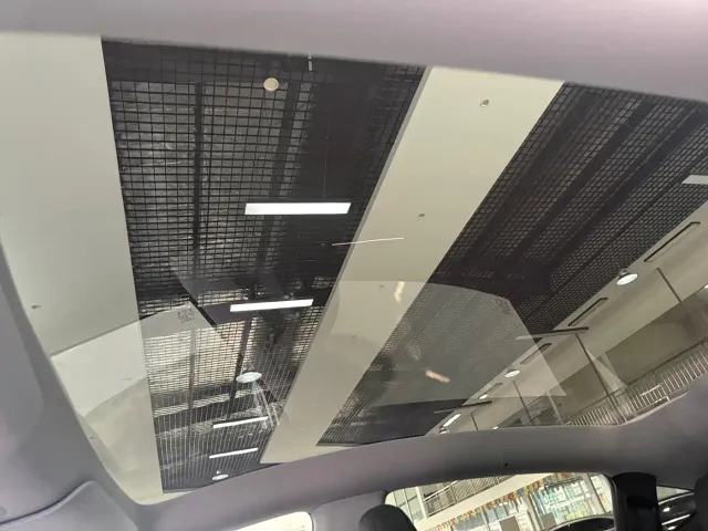 Tesla Model Y — Фото автомобиля 17