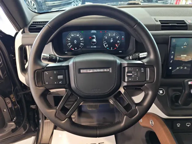 Land Rover Defender — Фото автомобиля 8