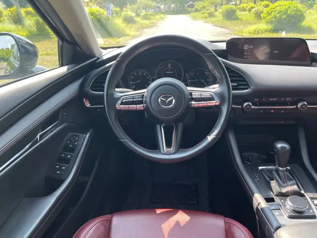 Mazda Axela — Фото автомобиля 16