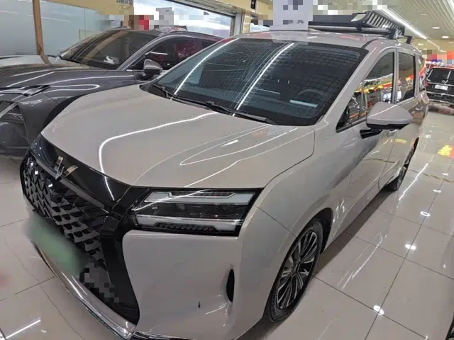 Фотография автомобиля — Wuling Starlight 730