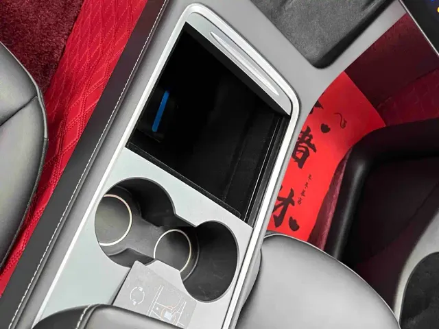 Tesla Model Y — Фото автомобиля 26