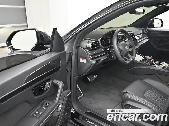 Lamborghini Urus — Фото автомобиля 11