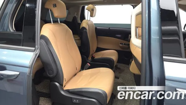 Kia Carnival Generation 4 — Фото автомобиля 11