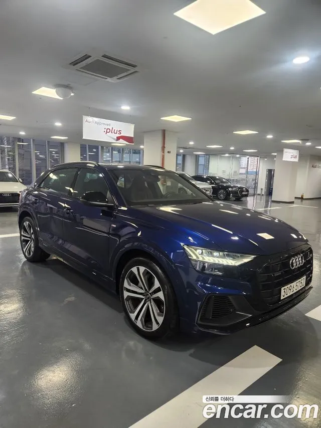 Фотография автомобиля — Audi Q8 4M