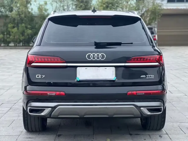 Audi Q7 — Фото автомобиля 6