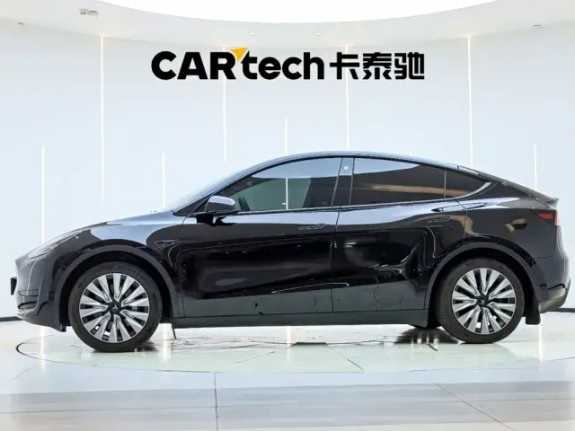 Tesla Model Y — Фото автомобиля 24