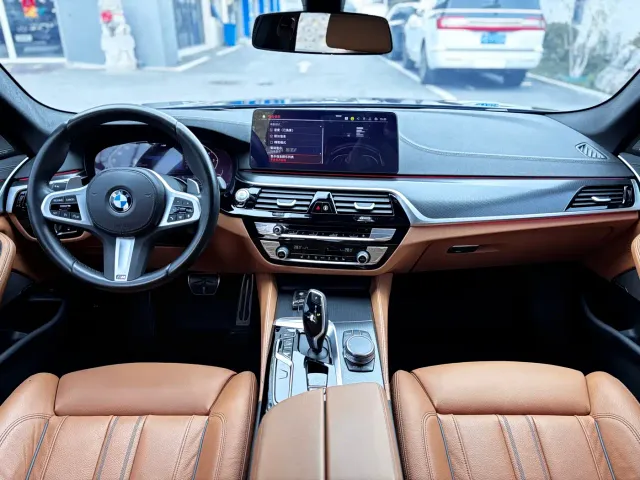 BMW 5 Series — Фото автомобиля 9