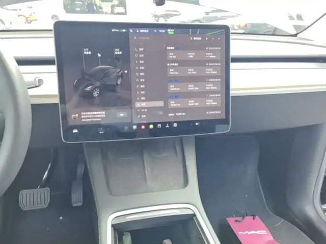Tesla Model Y — Фото автомобиля 12