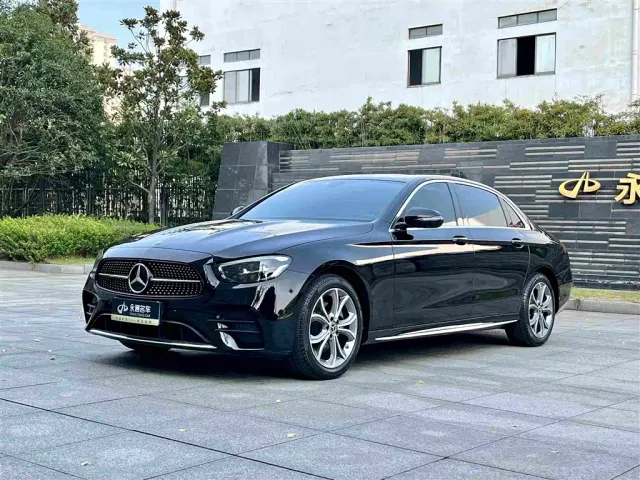 Фотография автомобиля — Mercedes-Benz E-Class