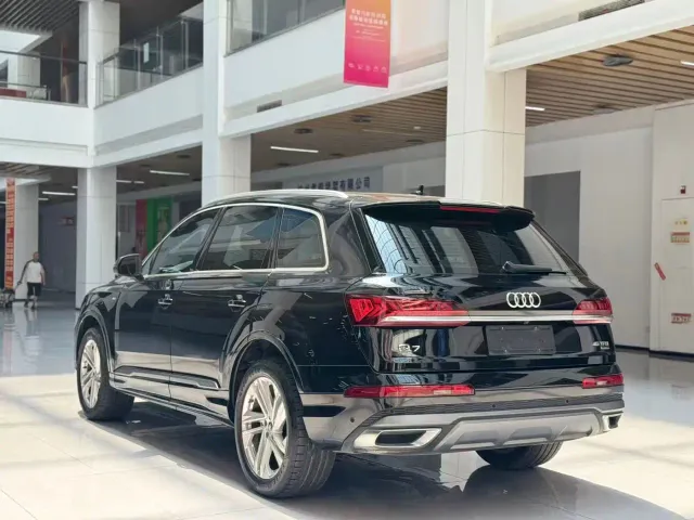 Audi Q7 — Фото автомобиля 7