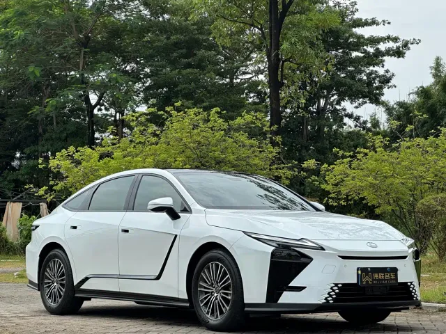 Lexus ES — Фото автомобиля 3