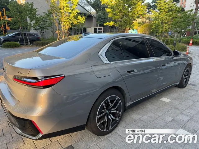 BMW 7 Series G70 — Фото автомобиля 11