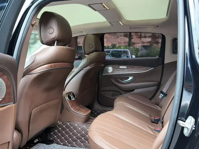 Mercedes-Benz E-Class — Фото автомобиля 5